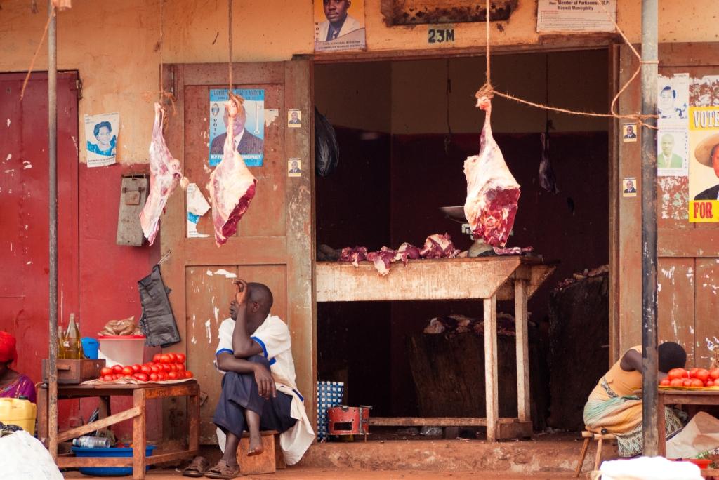 Foto/Copyright: Martin Siering - Alltag in Uganda, Siesta beim Fleischer